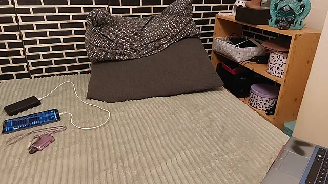 Spatgirl online show from 03-08-26, 02:04