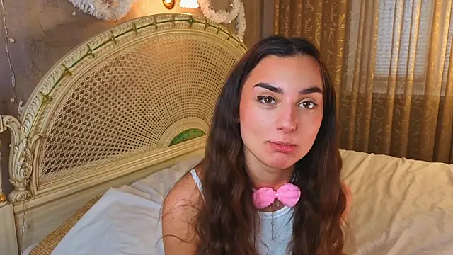 Snapshot of MinnaShummon chatting on 01-08-26, 10:06 MinnaShummon online show from 01-08-26, 10:06