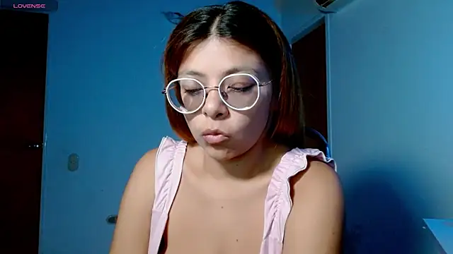 Snapshot of Princess_Venus chatting on 04-26-26, 07:39 Princess Venus online show from 04-26-26, 07:39