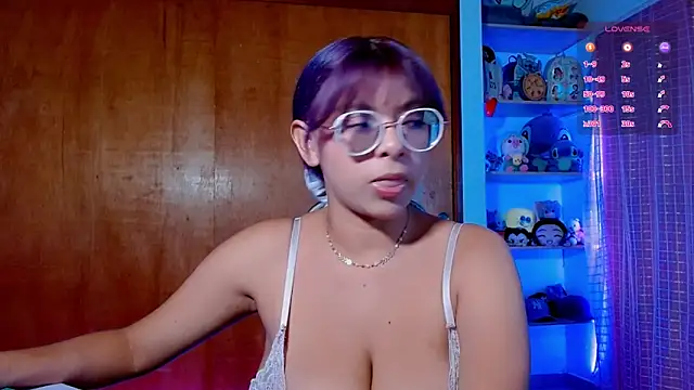 Snapshot of Princess_Venus chatting on 05-27-26, 06:32 Princess Venus online show from 05-27-26, 06:32