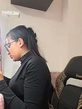 Snapshot of honey_kendalll chatting on 03-08-26, 11:25 honey kendalll online show from 03-08-26, 11:25