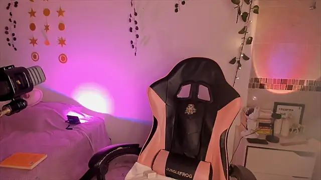 Snapshot of Pisces_angel chatting on 02-23-26, 02:20 Pisces angel online show from 02-23-26, 02:20