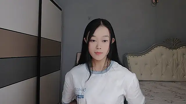 Snapshot of xiaowu2004 chatting on 03-11-26, 02:39 xiaowu2004 online show from 03-11-26, 02:39