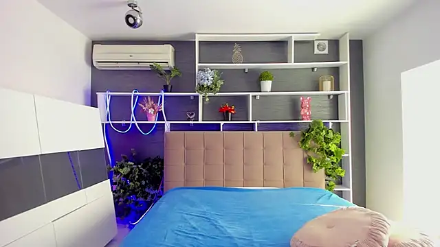 StephieRousee online show from 03-09-26, 06:28