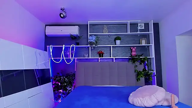 StephieRousee online show from 04-06-26, 05:30