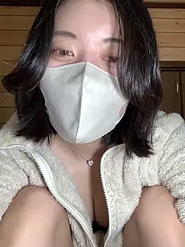 Snapshot of minami_room chatting on 01-14-26, 04:29 minami room online show from 01-14-26, 04:29