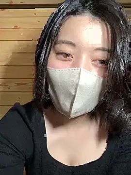 Snapshot of minami_room chatting on 01-17-26, 04:06 minami room online show from 01-17-26, 04:06