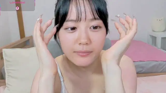 Snapshot of hani-chan chatting on 03-10-26, 12:10 hani-chan online show from 03-10-26, 12:10