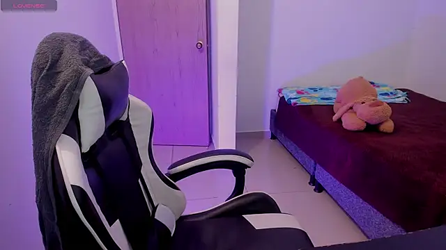 sofiiamillerr online show from 04-20-26, 10:44