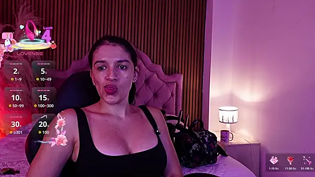 Snapshot of Violett_hott_ chatting on 06-28-26, 01:17 Violett hott online show from 06-28-26, 01:17