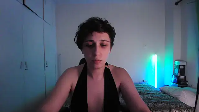 Snapshot of HoneyValentine chatting on 06-20-26, 06:44 HoneyValentine online show from 06-20-26, 06:44