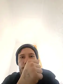 Snapshot of Andreas2335 chatting on 01-07-26, 09:56 Andreas2335 online show from 01-07-26, 09:56