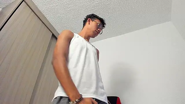 Aaron blake08 online show from 01-06-26, 04:16