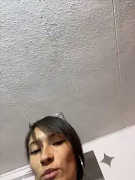 Snapshot of Michelle_ec chatting on 05-11-26, 04:04 Michelle ec online show from 05-11-26, 04:04