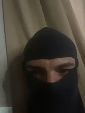 Snapshot of magneto01 chatting on 01-06-26, 04:32 magneto01 online show from 01-06-26, 04:32