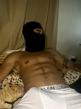 Snapshot of magneto01 chatting on 01-09-26, 02:36 magneto01 online show from 01-09-26, 02:36