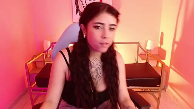 Snapshot of Adri_gomez_x chatting on 01-10-26, 12:18 Adri gomez x online show from 01-10-26, 12:18