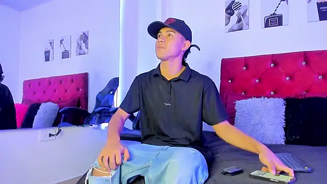 Liamsubtle01 online show from 04-19-26, 02:00