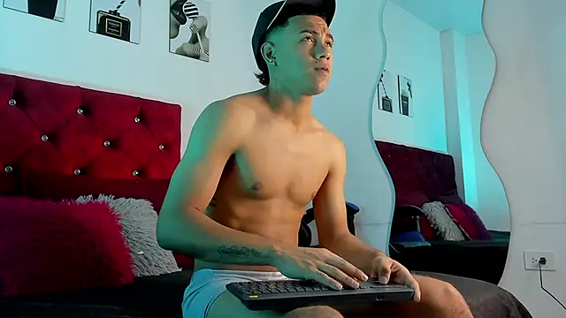 Liamsubtle01 online show from 05-15-26, 11:06