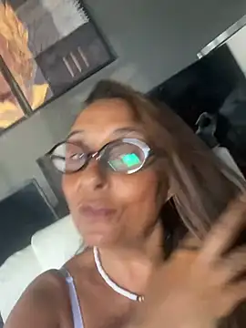 Snapshot of Annalua73 chatting on 02-07-26, 06:44 Annalua73 online show from 02-07-26, 06:44