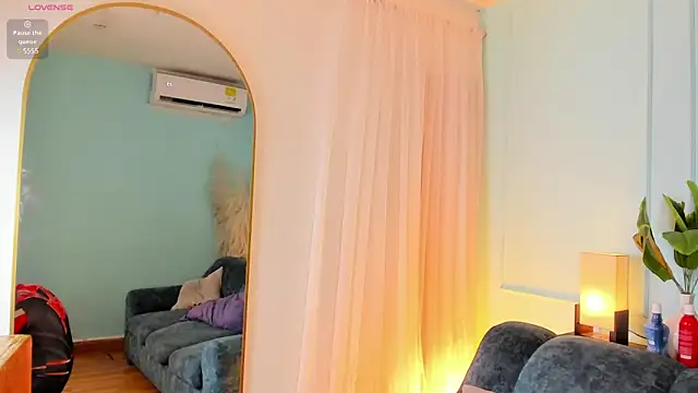 Nicki Ripperton online show from 04-11-26, 04:17