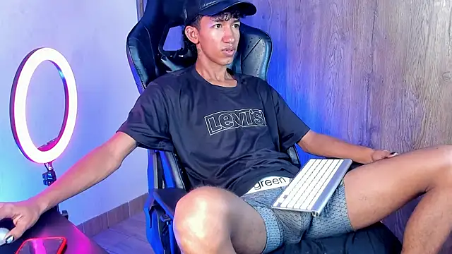 neitan miller  online show from 04-07-26, 01:00