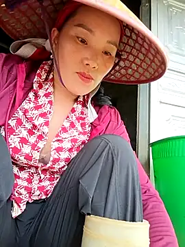Snapshot of yu--yo chatting on 07-13-26, 02:25 yu--yo online show from 07-13-26, 02:25