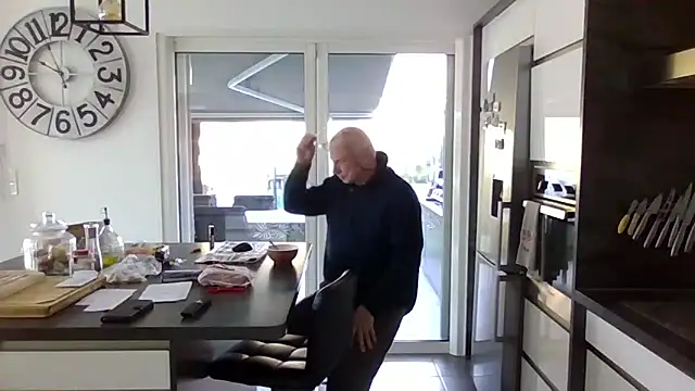 Helinetrav online show from 02-25-26, 08:57