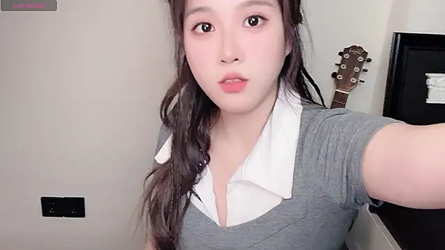 Snapshot of Starlets77 chatting on 01-19-26, 01:26 Starlets77 online show from 01-19-26, 01:26