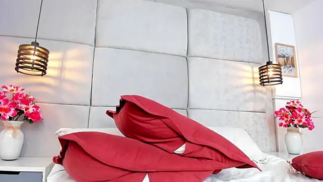 Snapshot of IvonneOwen chatting on 04-26-26, 11:30 IvonneOwen online show from 04-26-26, 11:30
