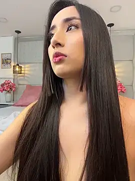 Snapshot of IvonneOwen chatting on 05-20-26, 03:45 IvonneOwen online show from 05-20-26, 03:45