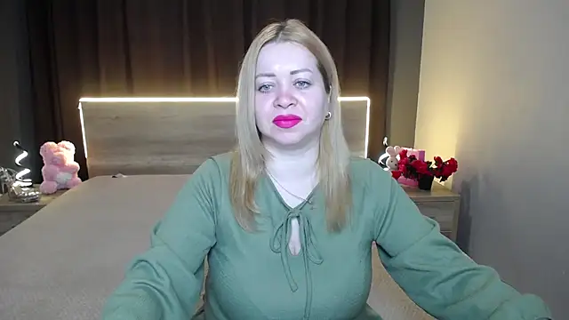 Snapshot of OliviaVerr chatting on 02-18-26, 01:18 OliviaVerr online show from 02-18-26, 01:18