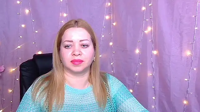 Snapshot of OliviaVerr chatting on 03-12-26, 01:17 OliviaVerr online show from 03-12-26, 01:17