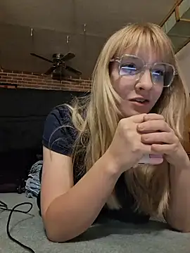 Snapshot of BunnySnowFlake chatting on 06-12-26, 02:32 BunnySnowFlake online show from 06-12-26, 02:32