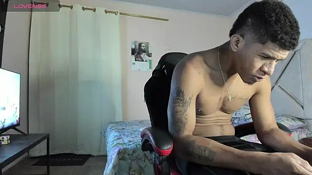 Snapshot of antonio_aguilarx chatting on 07-13-26, 02:25 antonio aguilarx online show from 07-13-26, 02:25