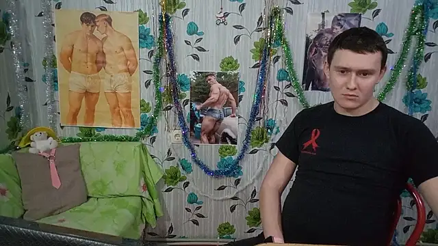 Snapshot of LuxeBoy_ chatting on 01-11-26, 12:04 LuxeBoy online show from 01-11-26, 12:04