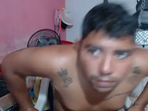 Snapshot of master_juju1924 chatting on 03-11-26, 04:57 master juju1924 online show from 03-11-26, 04:57