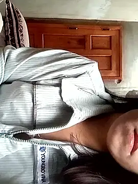 Snapshot of Dlimr003 chatting on 01-12-26, 01:22 Dlimr003 online show from 01-12-26, 01:22