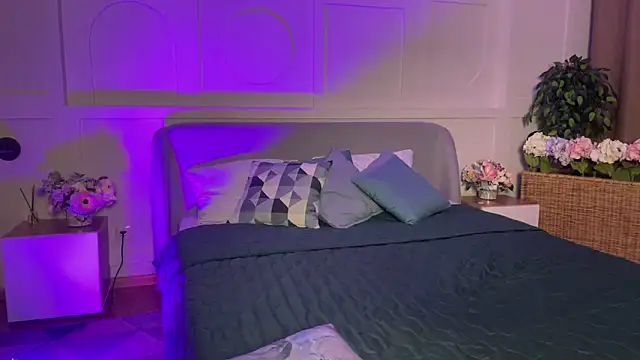 Snapshot of _SilkyShadow_ chatting on 02-13-26, 01:12 SilkyShadow online show from 02-13-26, 01:12