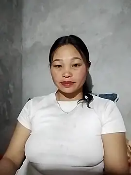 Snapshot of miray- chatting on 04-24-26, 01:24 miray- online show from 04-24-26, 01:24