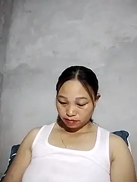 Snapshot of miray- chatting on 05-18-26, 02:01 miray- online show from 05-18-26, 02:01