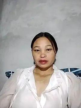 Snapshot of miray- chatting on 05-21-26, 01:18 miray- online show from 05-21-26, 01:18