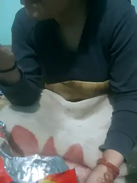 Snapshot of Lovebird2006 chatting on 01-11-26, 04:56 Lovebird2006 online show from 01-11-26, 04:56