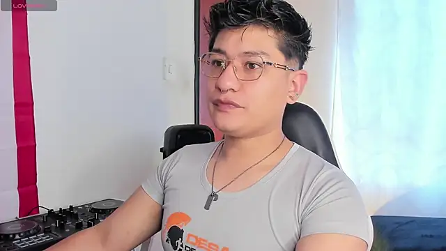 Theo Rowan online show from 04-21-26, 12:22