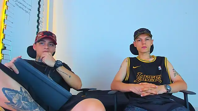 Snapshot of Thomas-Wil chatting on 02-05-26, 03:33 Thomas-Wil online show from 02-05-26, 03:33