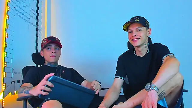 Snapshot of Thomas-Wil chatting on 02-09-26, 03:54 Thomas-Wil online show from 02-09-26, 03:54