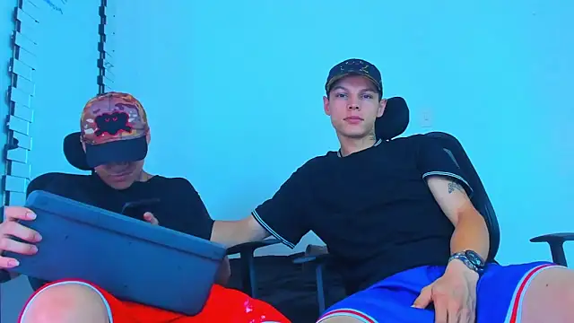 Snapshot of Thomas-Wil chatting on 02-28-26, 07:48 Thomas-Wil online show from 02-28-26, 07:48