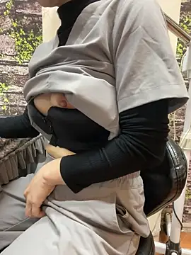 Snapshot of Bee_bee1 chatting on 02-04-26, 07:36 Bee bee1 online show from 02-04-26, 07:36