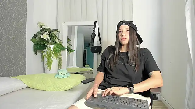Snapshot of ViictoriiaSaenz chatting on 04-27-26, 03:59 ViictoriiaSaenz online show from 04-27-26, 03:59