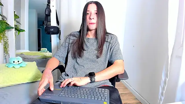 Snapshot of ViictoriiaSaenz chatting on 04-28-26, 05:12 ViictoriiaSaenz online show from 04-28-26, 05:12